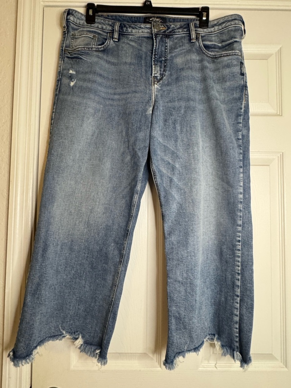 Silver Jeans Light Blue Cropped Distressed Ankle Jeans